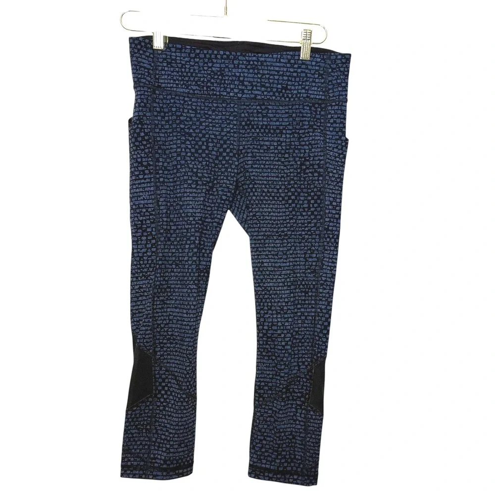 Lululemon Women's Size‎ 8 Crop Leggings Blue Black Pattern Activewear Athleisure